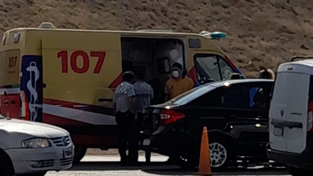 Una auto atropelló a una inspectora de tránsito.