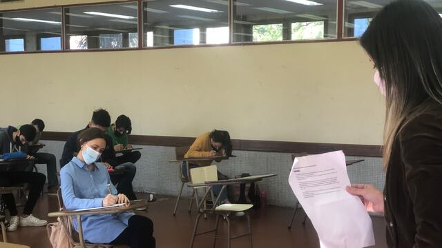 El año pasado se retomaron los exámenes presenciales bajo protocolo sanitario para evitar el contagio de coronavirus. (@fcpolitunr)