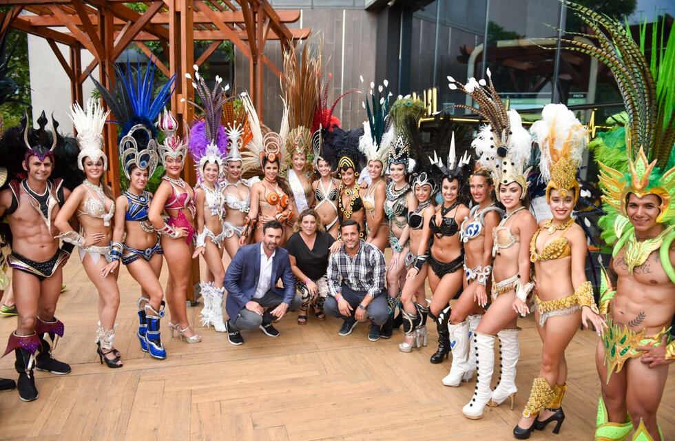 El Carnaval del País deslumbró en Buenos Aires con un show de batucadas y pasistas