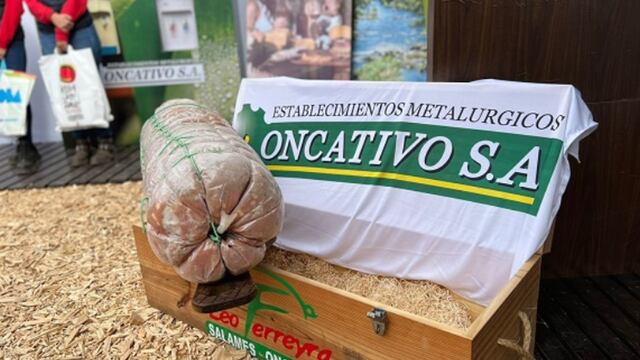 La mortadela pesó 73,3 kilogramos y fue encargada por una firma metalúrgica de Oncativo.