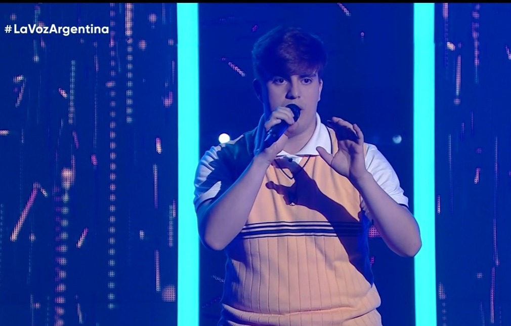 Es cordobés, sufrió bullying por su voz pero eso lo impulsó a presentarse a La Voz Argentina
