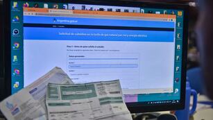 Qué ingresos debe tener una familia para pedir los subsidios de luz y gas  (Facundo Luque / La Voz)