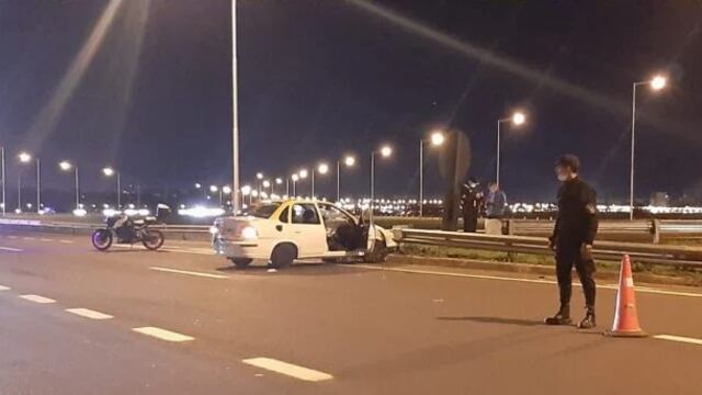 Accidente en la Costanera de Posadas: un taxista despistó y chocó contra otro vehículo.