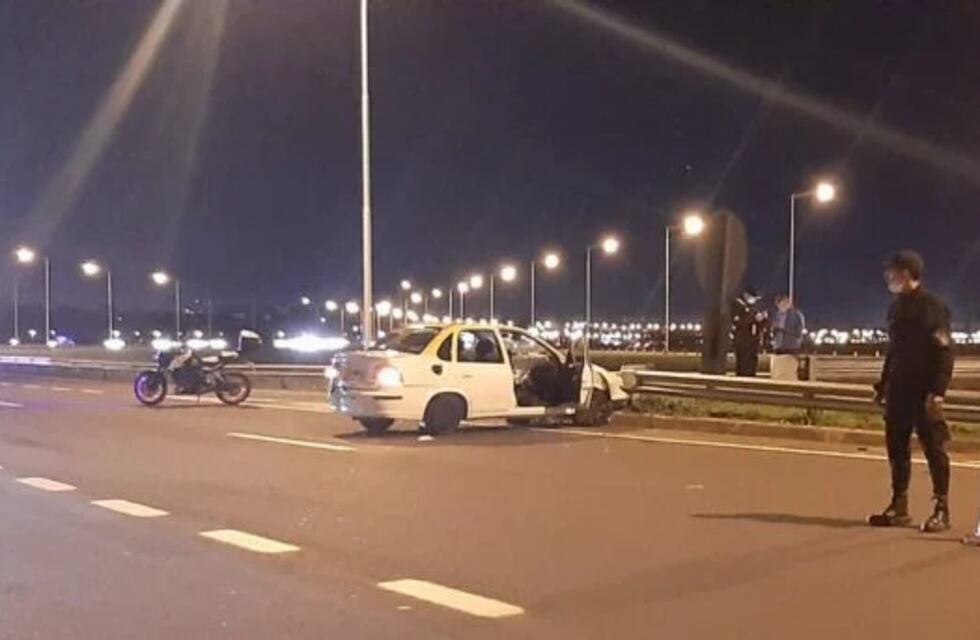 Accidente en la Costanera de Posadas: un taxista despistó y chocó contra otro vehículo