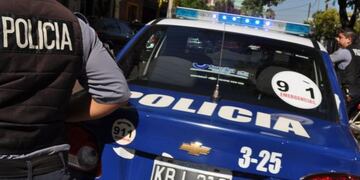 La policía debió intervenir con balas de goma y gases lacrimógenos para que el hombre no fuera linchado. Foto Vía País.
