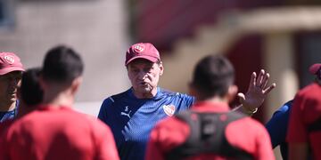 Julio Falcioni volvió a los entrenamientos de Independiente.