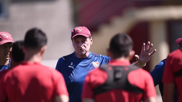 Julio Falcioni volvió a los entrenamientos de Independiente.
