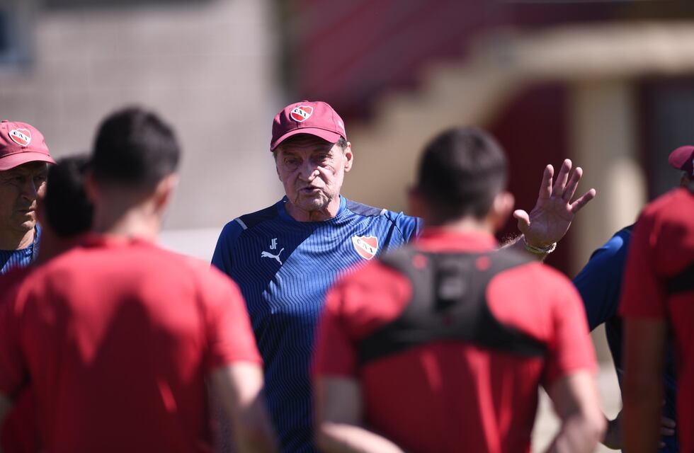 Julio César Falcioni volvió a los entrenamientos de Independiente