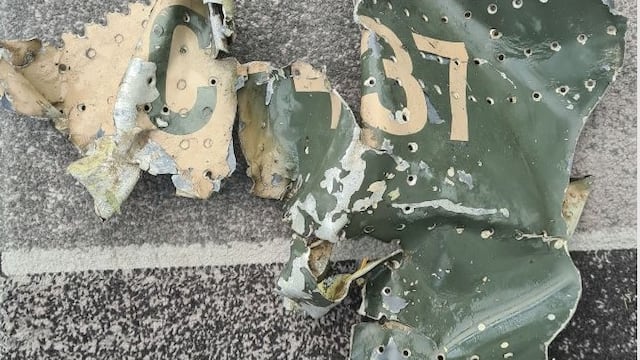 Malvinas: oficial del Ejército Británico devolverá  restos de un avión derribado en la Isla Borbón