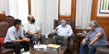 Jaldo recibió a representantes del Club de Paracaidismo que planifica un récord en la disciplina