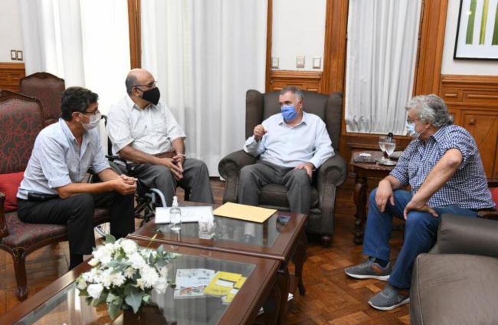 Jaldo recibió a representantes del Club de Paracaidismo que planifica un récord en la disciplina