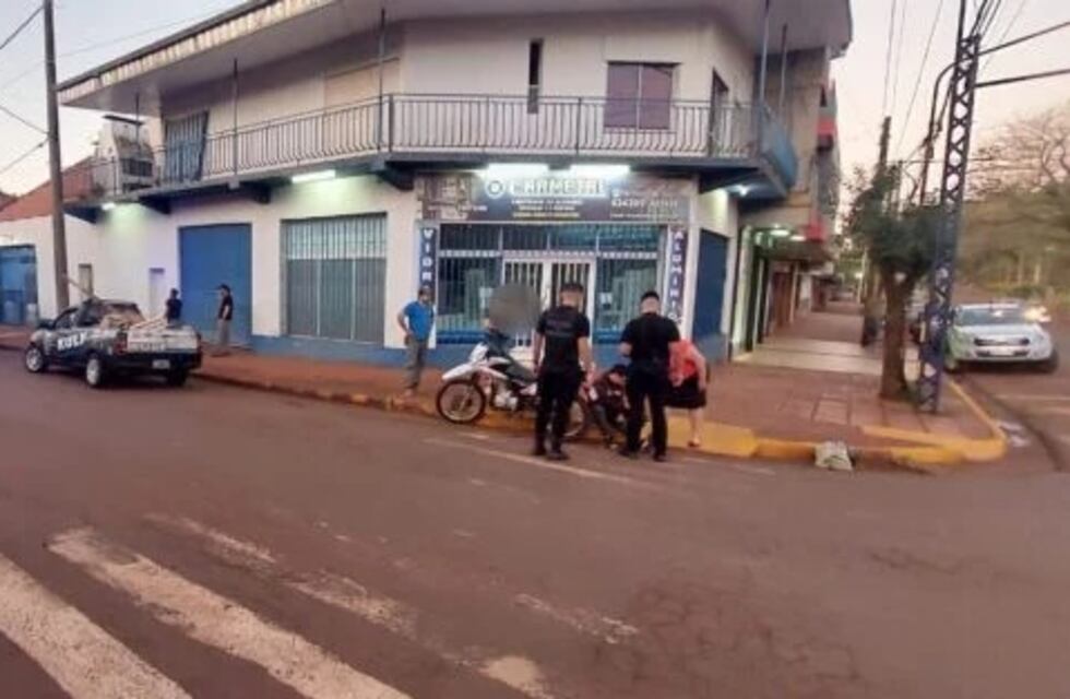 Siniestro vial en Oberá dejó a un motociclista con lesiones de consideración