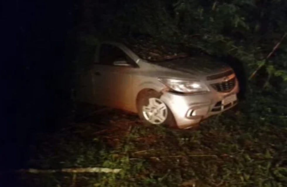 Puerto Iguazú: taxista despistó con su vehículo camino al Aeropuerto