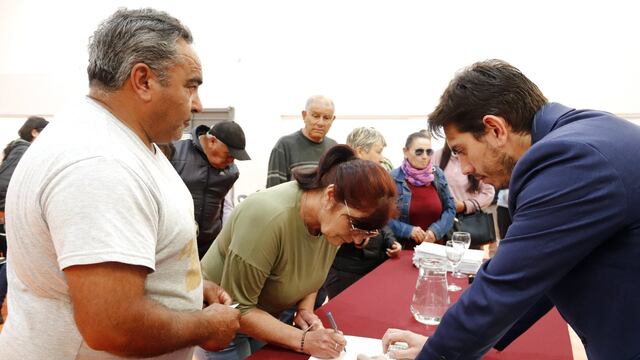 Villa Carlos Paz otorgó 35 escrituras sociales a vecinos de barrio Colinas