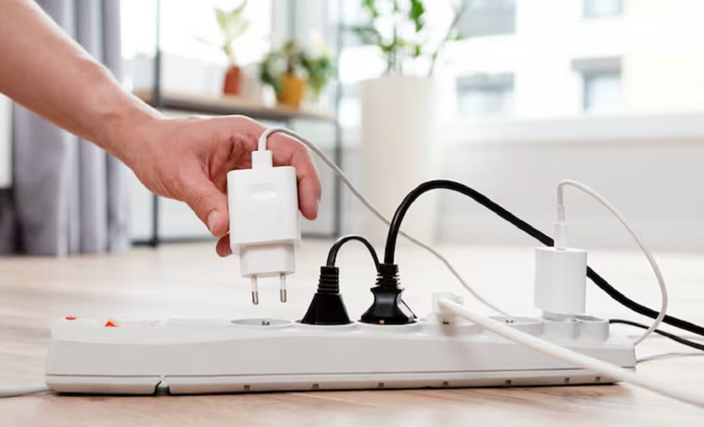 El riel modular elimina los enredos de cables y aporta un diseño minimalista en los espacios del hogar