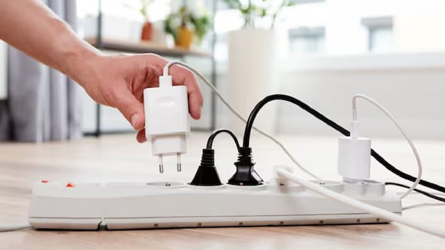 La mujer recibió una descarga eléctrica y murió en Córdoba. (Imagen ilustrativa / Web)
