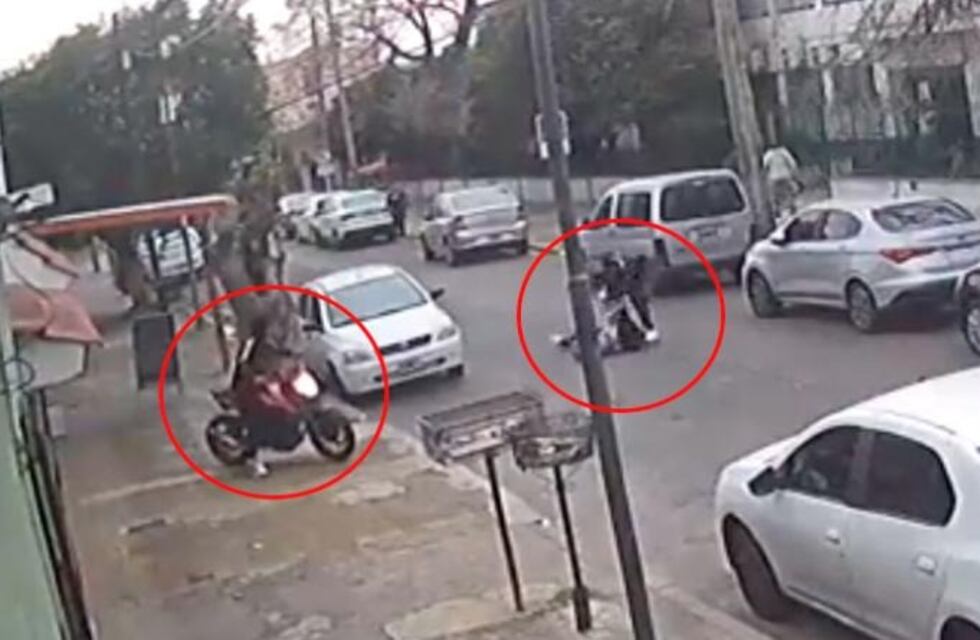 Motochorros atacaron a una docente que entraba a dar clases en una escuela de La Matanza