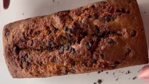 Budín de vainilla relleno de dulce de leche.