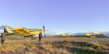 Llegaron dos nuevos aviones hidrantes para combatir el incendio de la Reserva Provincial