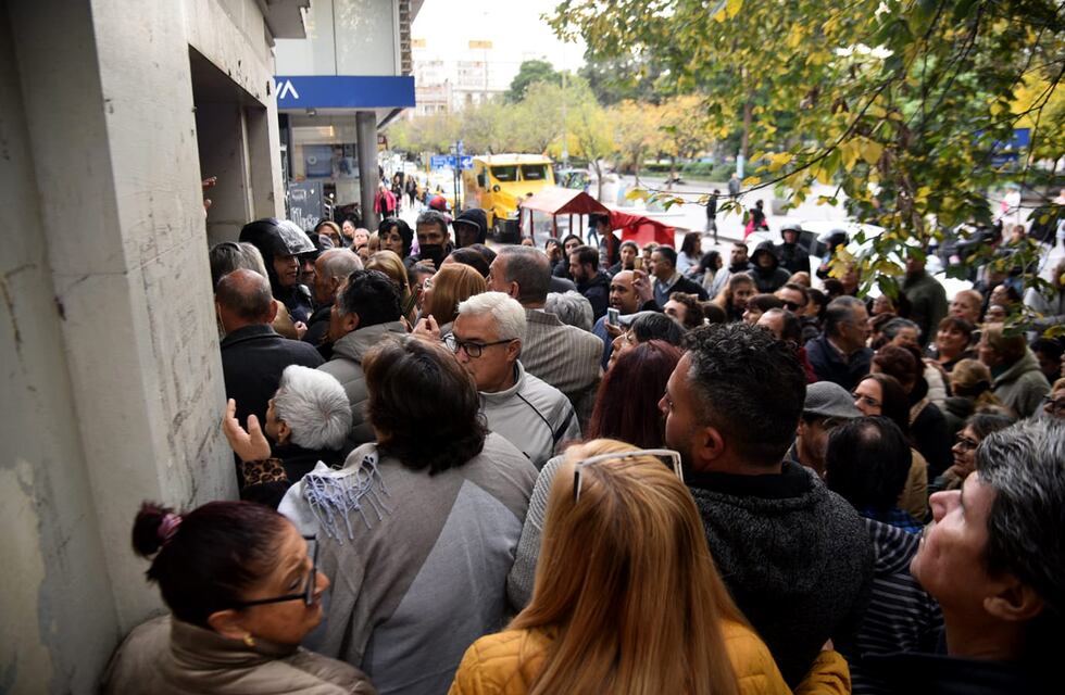 La falta de atención de Anses en Córdoba dejó una desoladora imagen: pagó 6.000 pesos de remis para “volver mañana”