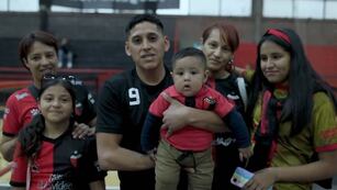"Toto" tiene 32 años y fue nominado por darle la mamadera a su hijo Tiziano en el estadio.