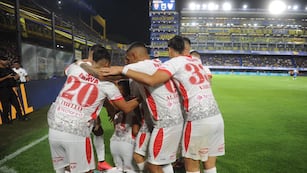 Festejo de Instituto en La Bombonera. Pasaron décadas para que volviera a ocurrir (Federico López Claro / La Voz)