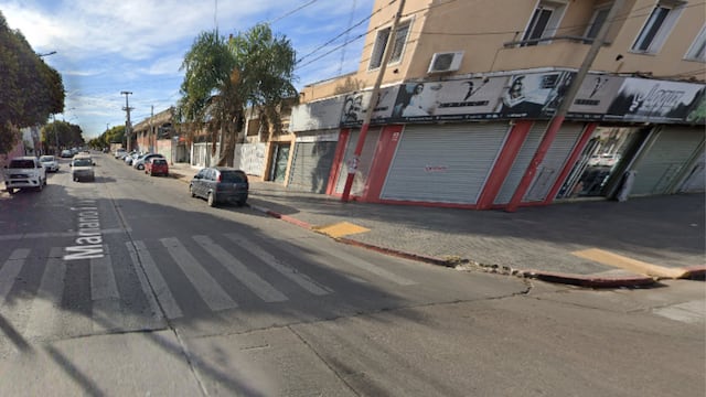La mujer fue atropellada y abandonada en la calle.
