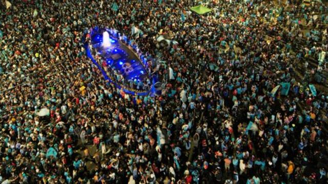 Una marea Celeste en la noche del domingo, por el Belgrano campeón.