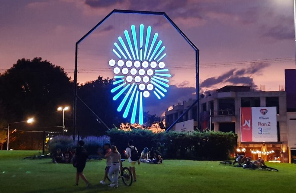 San Rafael en celeste y blanco en honor a los veteranos y caídos en Malvinas