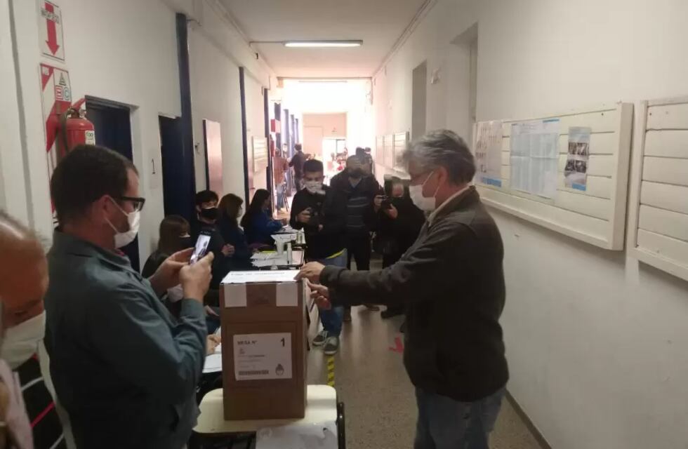 Guillermo Andrada fue uno de los primeros precandidatos en votar