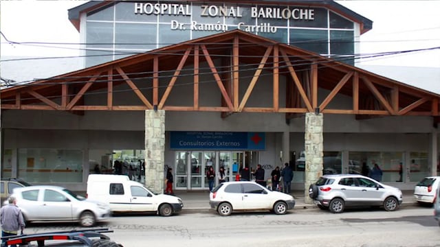 El conductor permanece internado en el hospital de Bariloche. (Web)