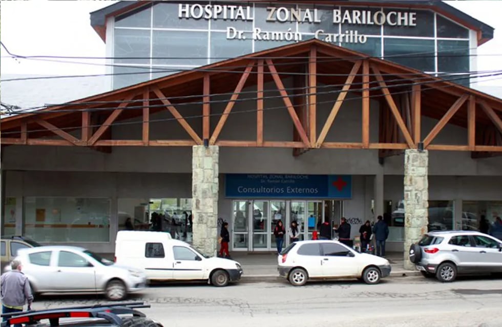 Murieron dos jubilados que viajaban en un auto que cayó por un barranco en Bariloche