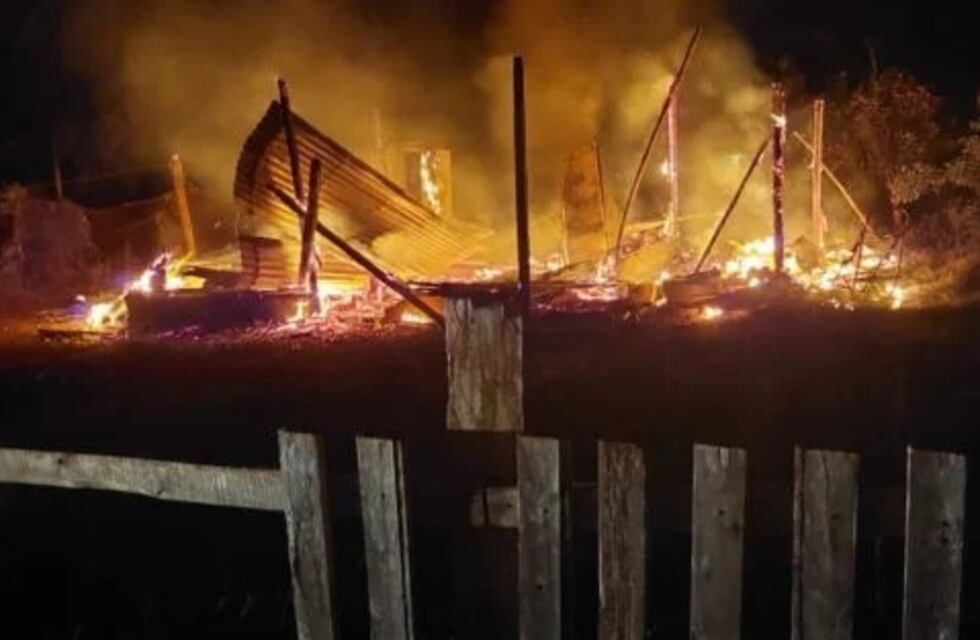 Incendio consumió una vivienda en Capioví