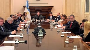 Milei convocó a un comité de crisis este domingo por la noche.
