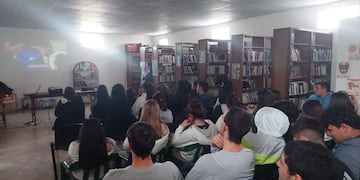 Charla sobre seguridad vial en la Escuela Nº 10 de Claromecó