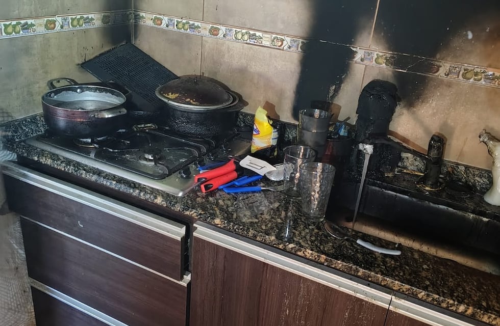 Bomberos de Arroyito actuaron en una asistencia médica y en un principio de incendio