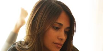 Antonela Roccuzzo mostró a sus más de 20 millones de seguidores, quién duerme con ella cuando Messi no está.