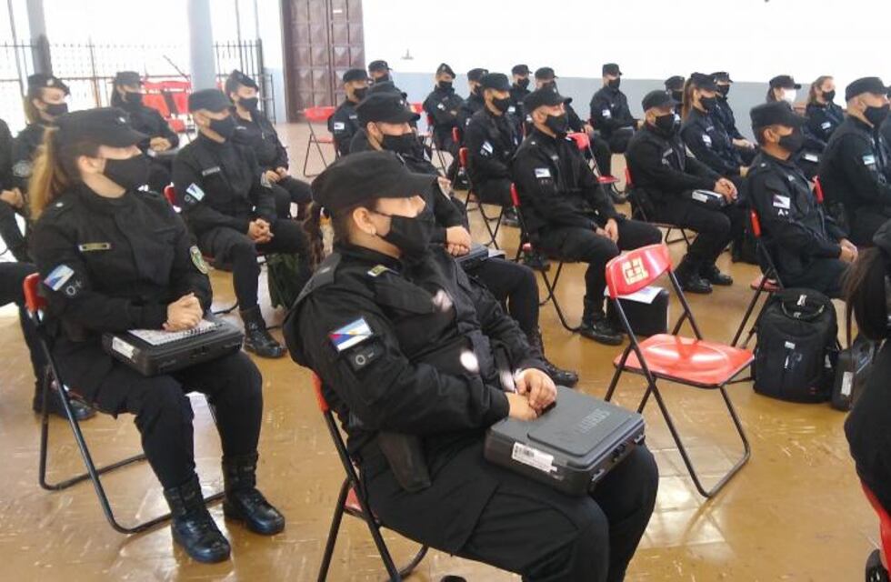 Agentes de la Unidad Regional III de Eldorado recibieron 39 armas reglamentarias