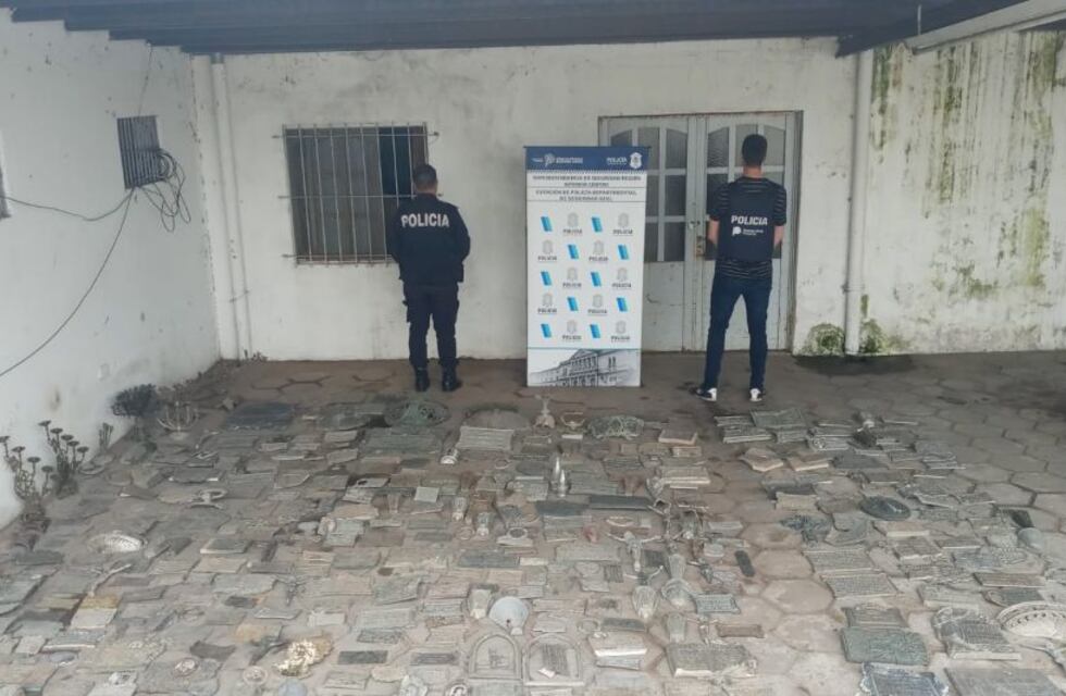 Encontraron más de 500 placas y ornamentos robados del Cementerio Municipal