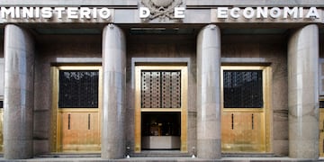Evacuaron el Ministerio de Economía por un principio de incendio.