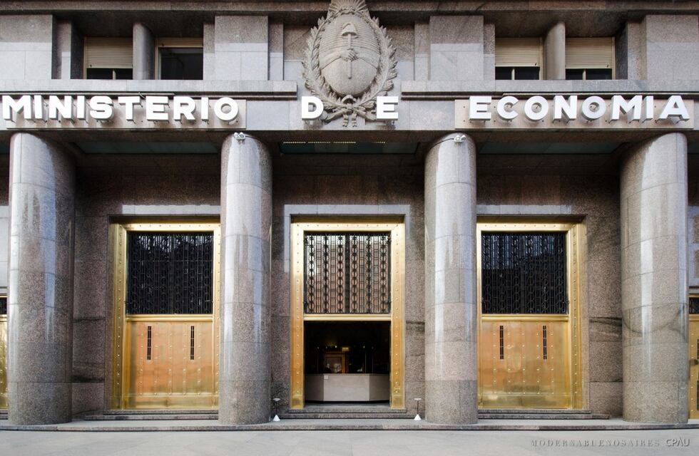 Economía postergó vencimientos por  $ 3 billones y condicionó al próximo gobierno