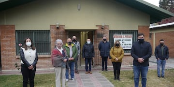 Los encargados de la Cooperativa El Pedregal y algunos vecinos se reunieron con el director del área para gestionar un subsidio y poder mejorar el servisio que prestan.