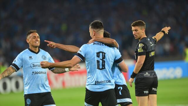 Festejo celeste por el gol de Francisco Oliver, para el 2-0 de Belgrano sobre Chaca (Javier Ferreyra / La Voz).
