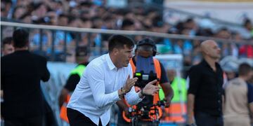 Juan Cruz Real, el DT de Belgrano que ante Instituto se juega mucho (Prensa Belgrano).