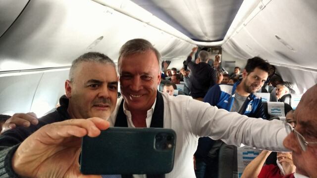 El presidente Andrés Fassi piensa repatriar a "un futbolista hincha de Talleres" (La Voz).