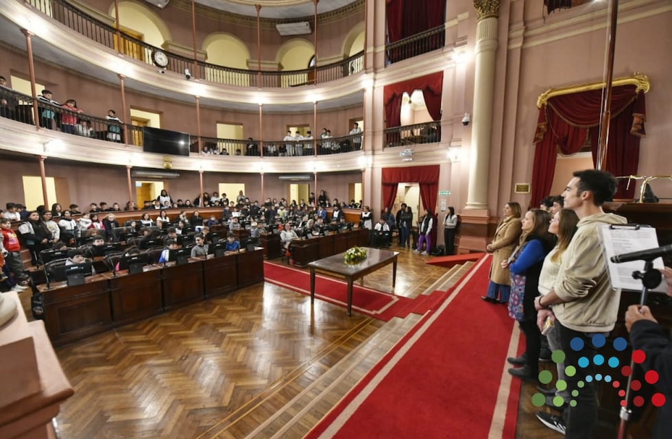Diputados de Entre Ríos: se presentó Guía de Aves para Pichones