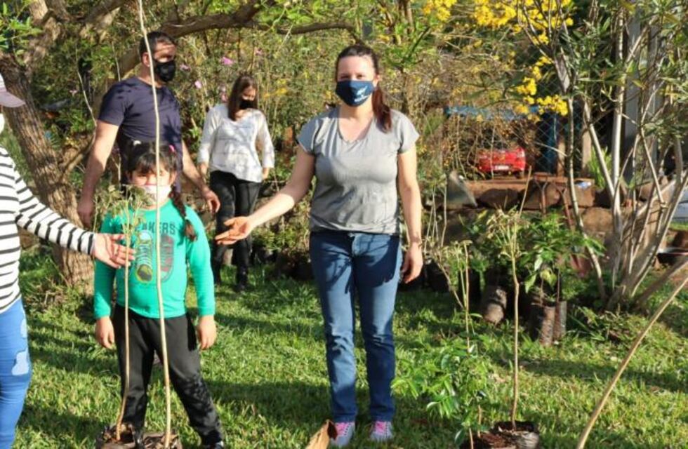 Nueva jornada de plantación arbórea en el barrio Jossi de Eldorado