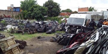 Allanamiento por robo de autopartes en Rosario (Prensa Policía)