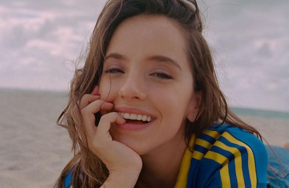 Evaluna derritió las redes en microbikini desde su casa con piscina