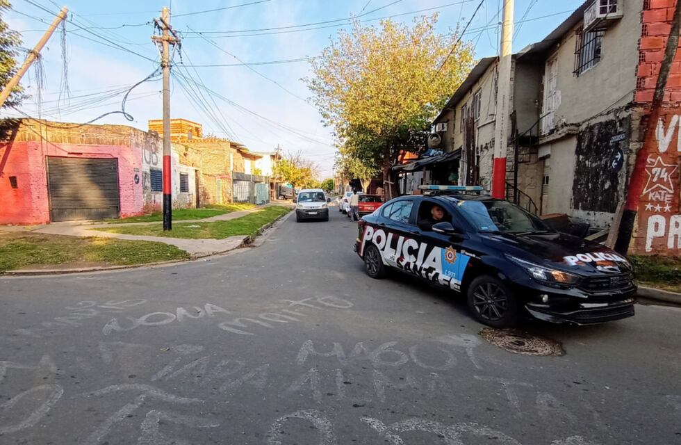 Violencia en Rosario: acribillaron a un joven y encontraron su cuerpo tirado en plena calle